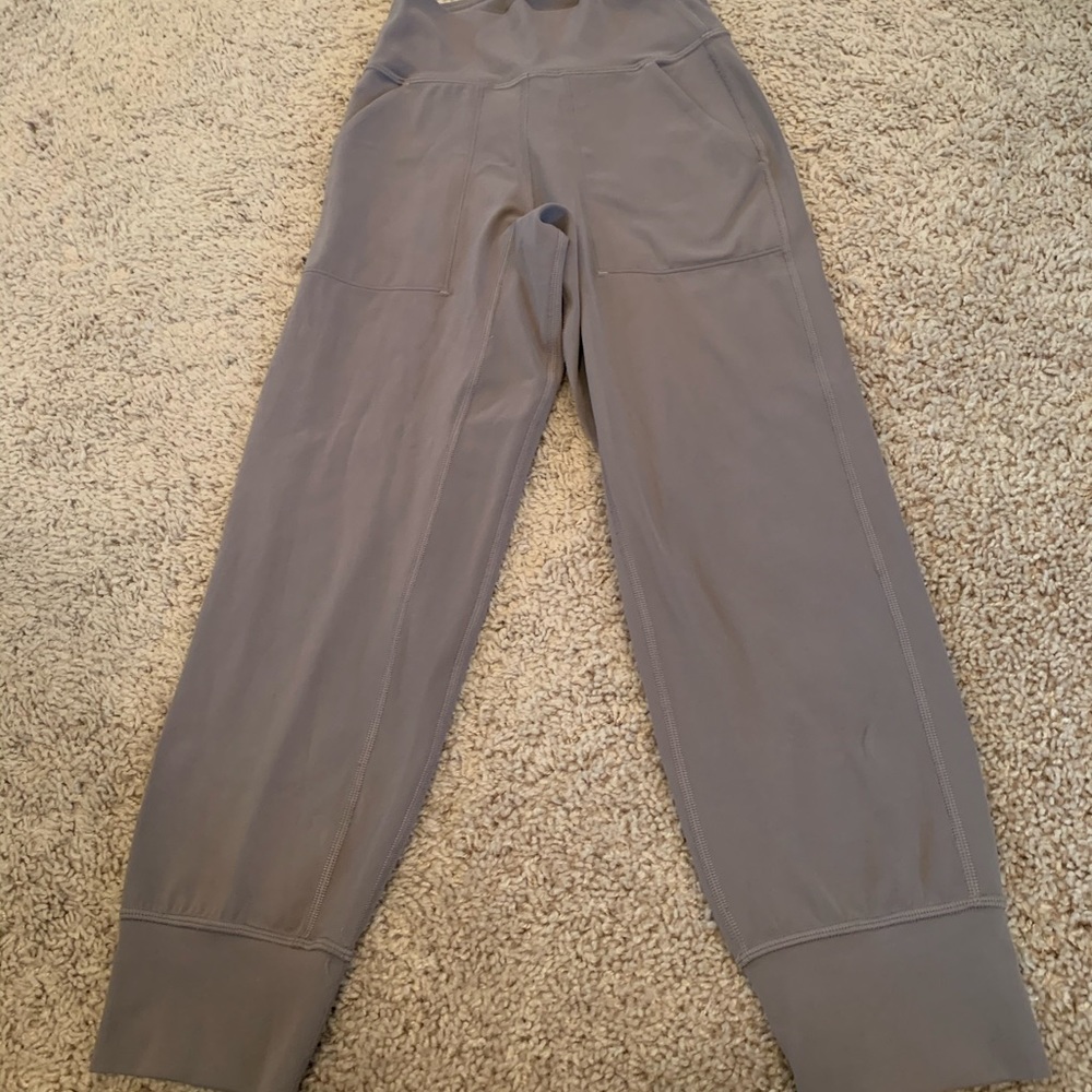 Lululemon Align Cropped Joggers size 0 23 inch tan beige EUC